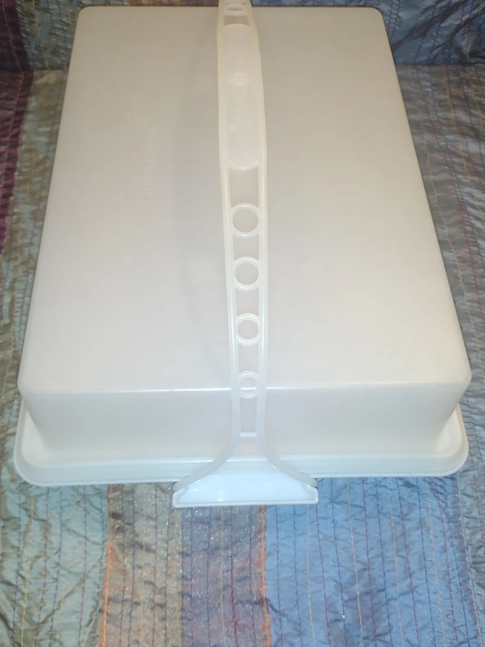 Vintage Tupperware Cake Carrier